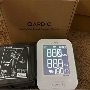 Qardio Pro Cellular Blood Pressure Monitor in white and black. Easy to use.